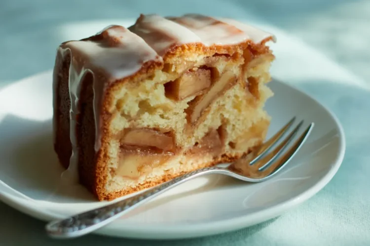 Moist Cinnamon Apple Cake